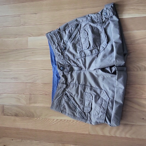 Athleta Coastal Cargo Convertible Hiking Shorts - Khaki/Green - Size 4 - Picture 6 of 7